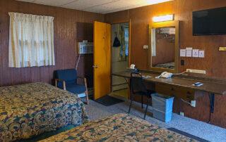 standard bed room with 2 beds